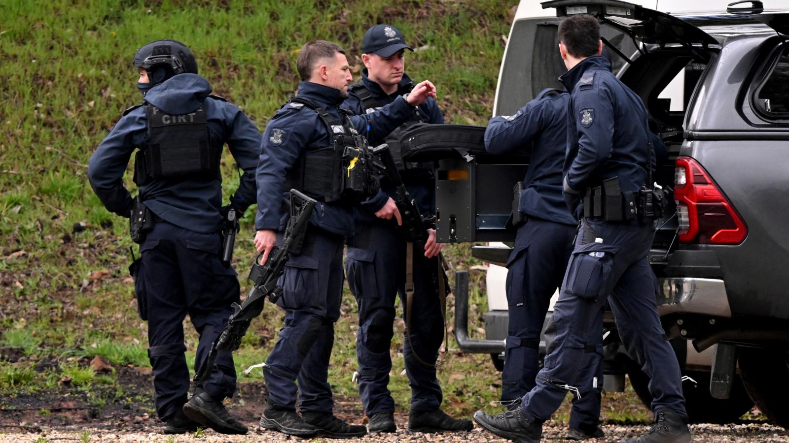 Rendőrök az első összecsapás helyszínén, Porepunkah-ban 2025. augusztus 29-én 