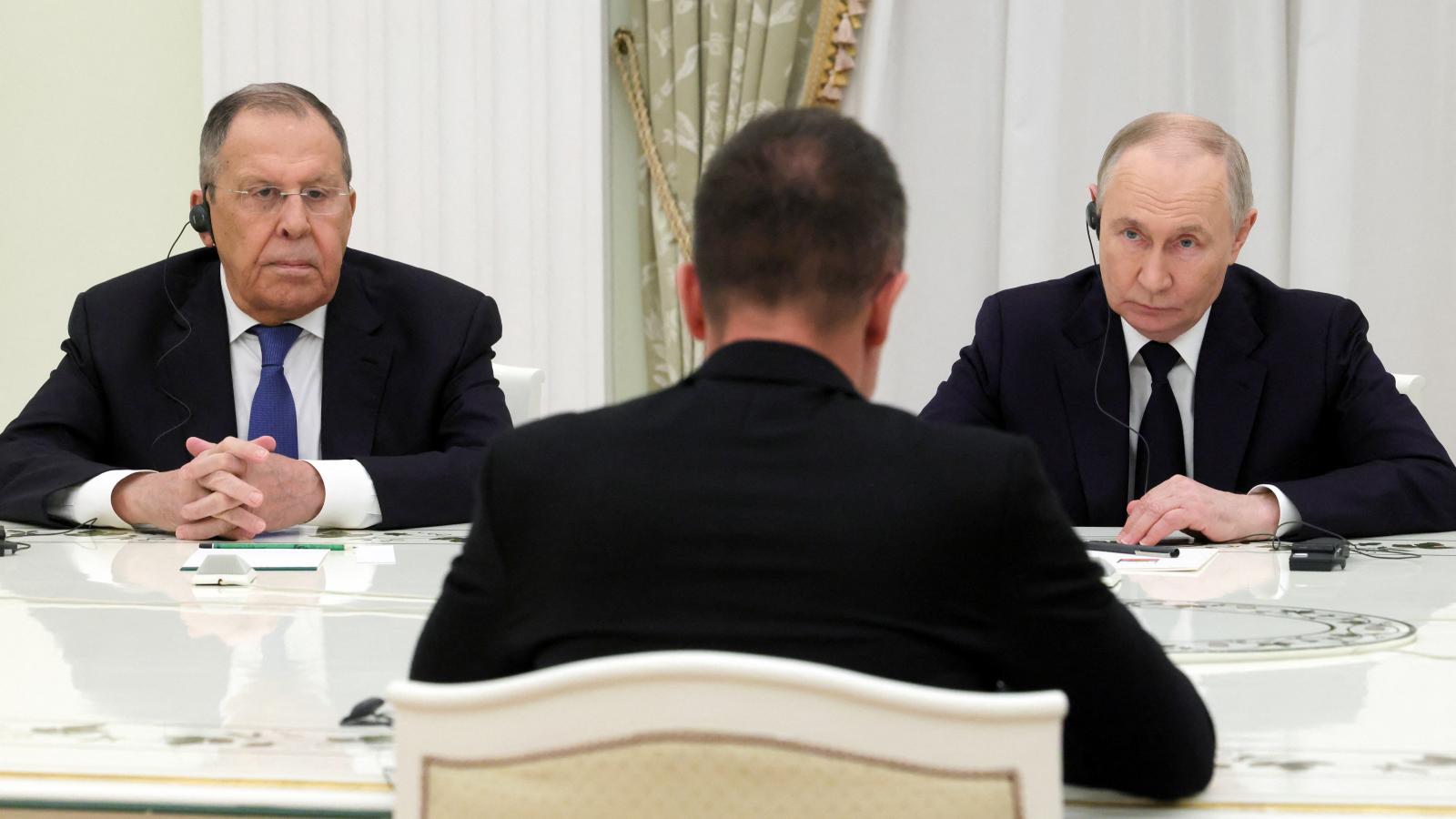 Szijjártó Péter Szergej Lavrov és Vlagyimir Putyin előtt Moszkvában 2026. március 4-én