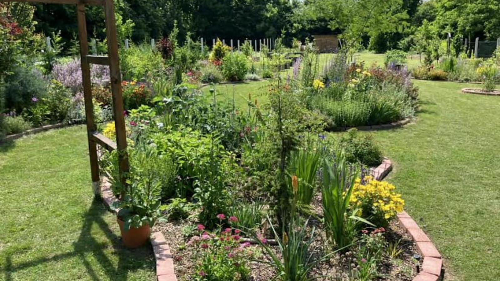 Menyhárt Anna kertje, a Harmatos Liget Mosonszentmiklóson