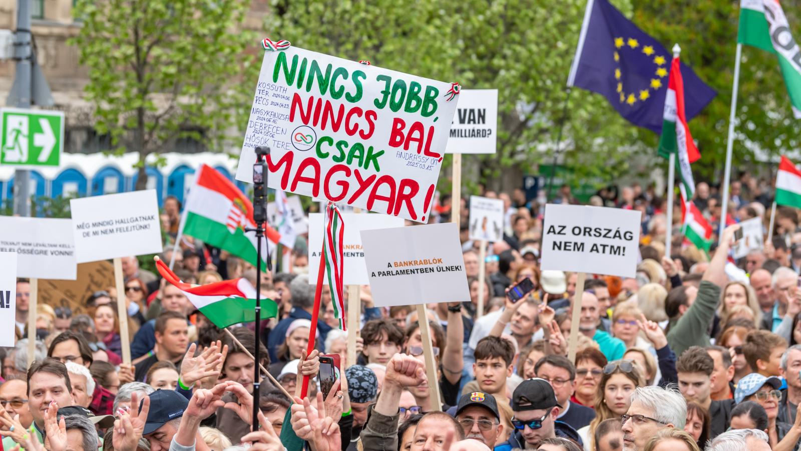 A Tisza Párt eredményvárója 2024-ben. 