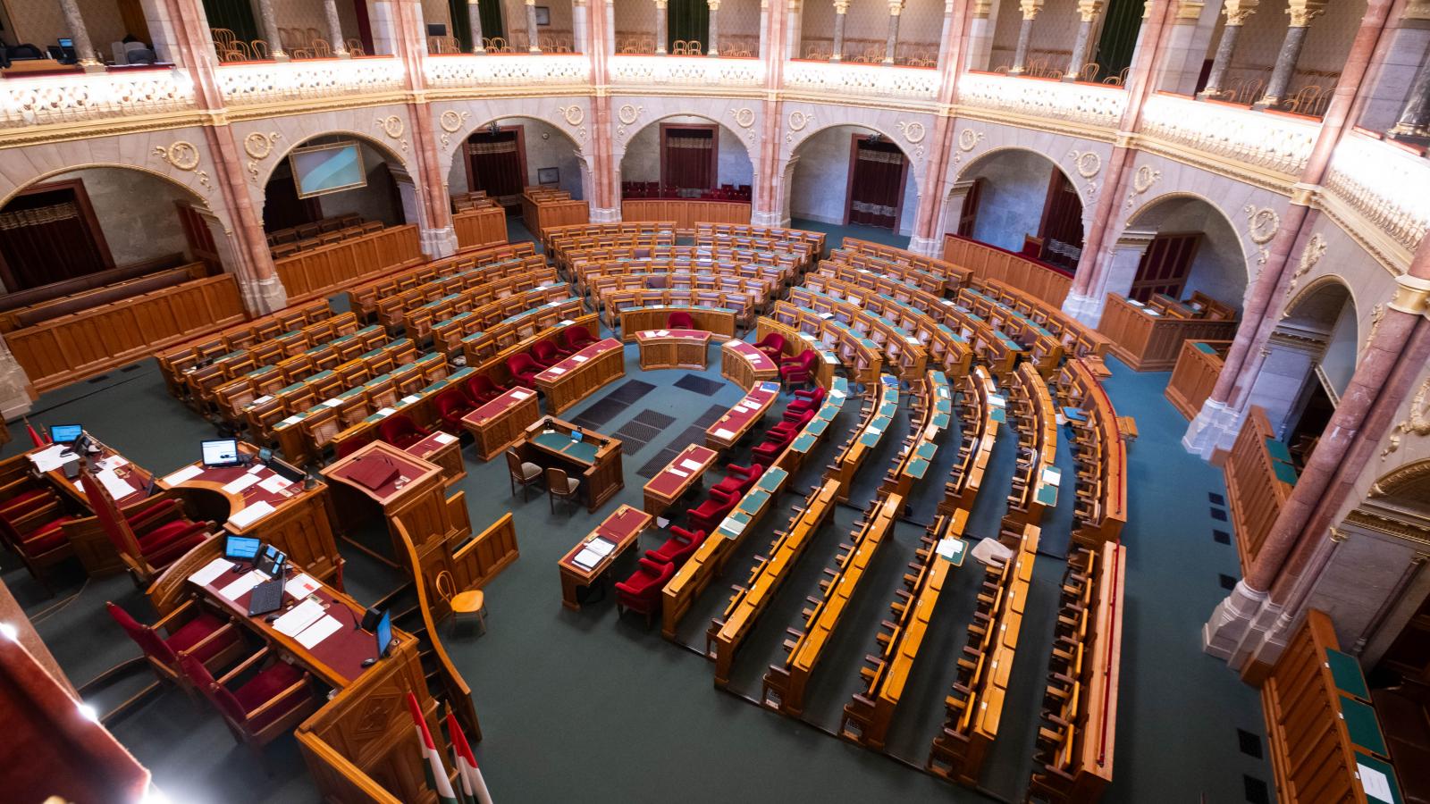 Pihen a T. Ház. A kétharmados Fidesz a parlament szabályait is átírta