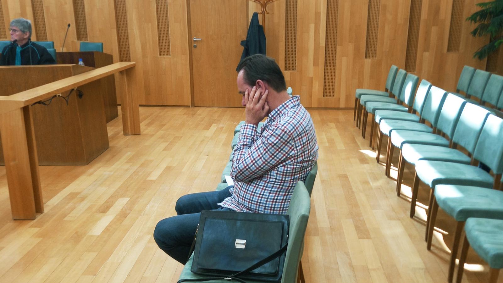 Csengő András szerdán a tárgyalóteremben a perbeszéd közben