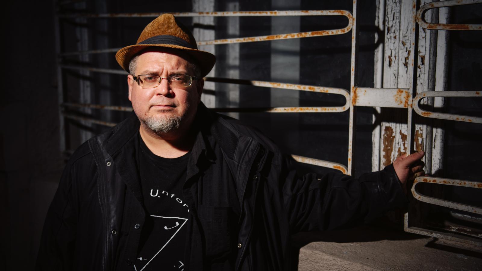 „A fiatal irodalmárok számára szinte evidens, hogy nem lehet úgy beszélni a művészetről, hogy nem veszünk tekintetbe társadalmi kontextusokat.”