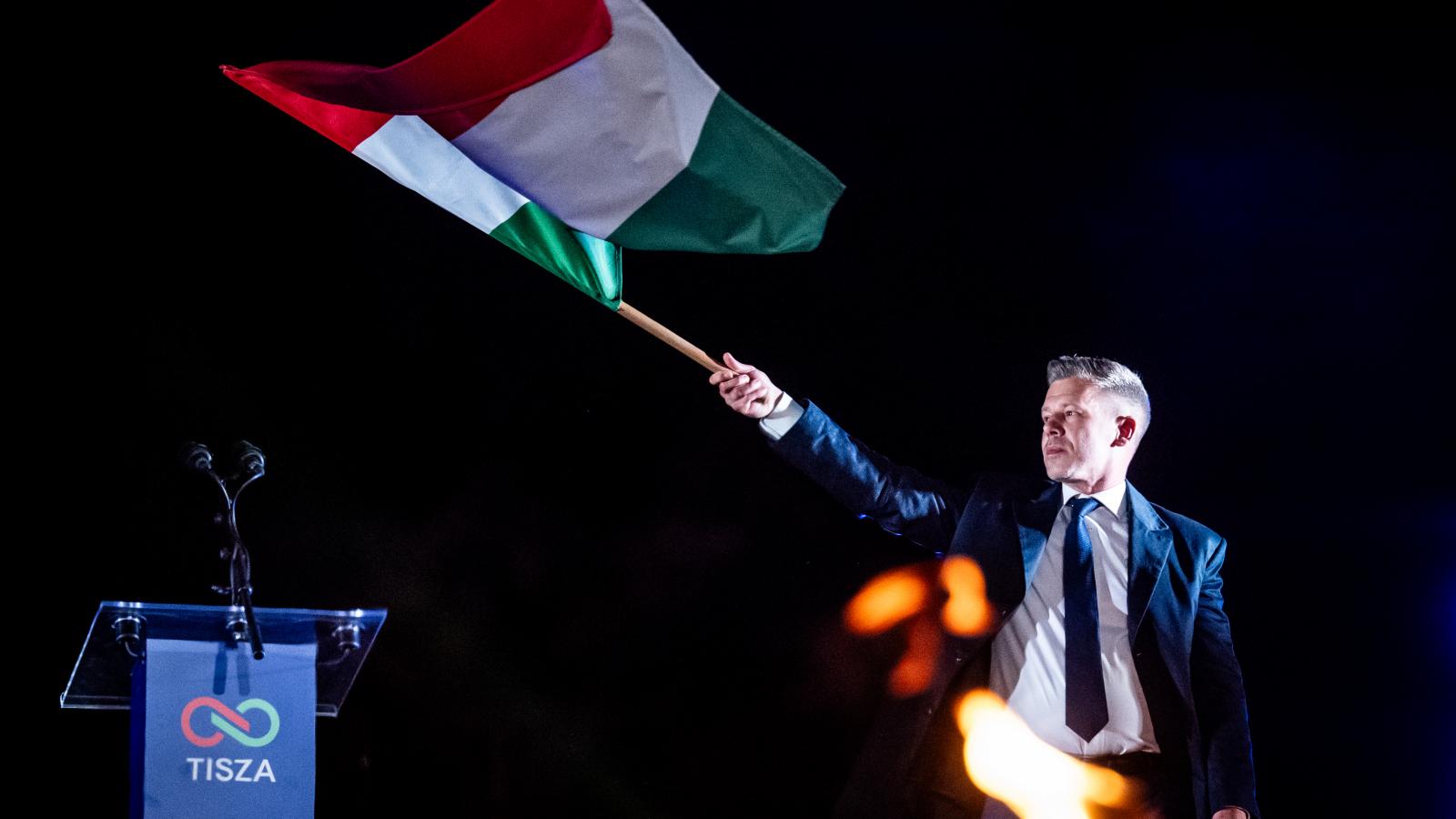 Magyar Péter és a Tisza Párt győzelmi beszéde a Batthyány téren április 12-én 