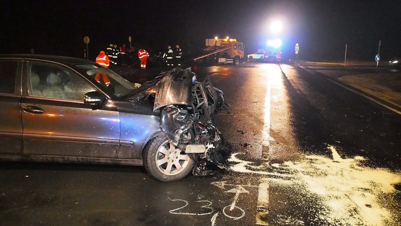 Baleset helyszíne a 4-es főút Ceglédet Abonnyal összekötő szakaszán, a 83-as kilométerszelvényben MTI Fotó: Donka Ferenc