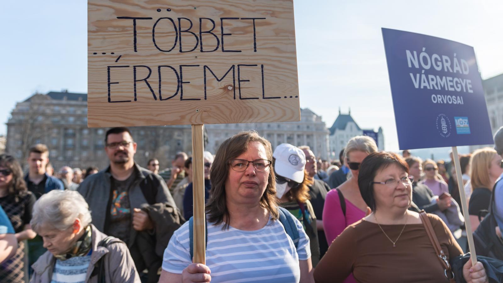 Az orvosi kamara tüntetése egy éve. Döntés halasztva