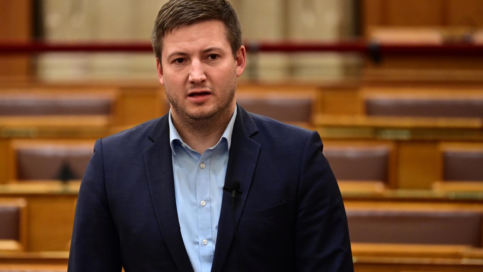 Farkas Örs a parlamentben – korábbi felvétel