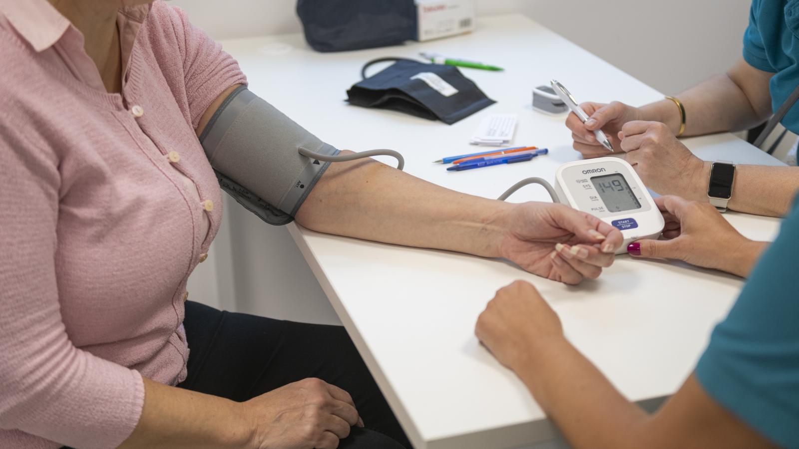 Vérnyomásmérés. A leendő tárcavezetőnek a hálapénz felszámolása, a szakmai autonómia és a minőségmérés egy évtizede visszatérő témái