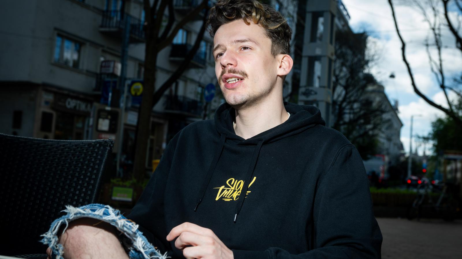 Hét éve még pincéket nem tudtunk megtölteni, most a legnagyobb helyeket magyar rapperek töltik meg – mesél a hiphop jelenéről Lil Frakk