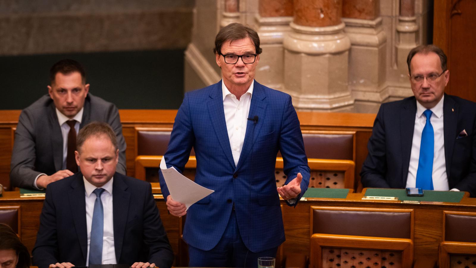Bánki Erik - Korábbi felvétel