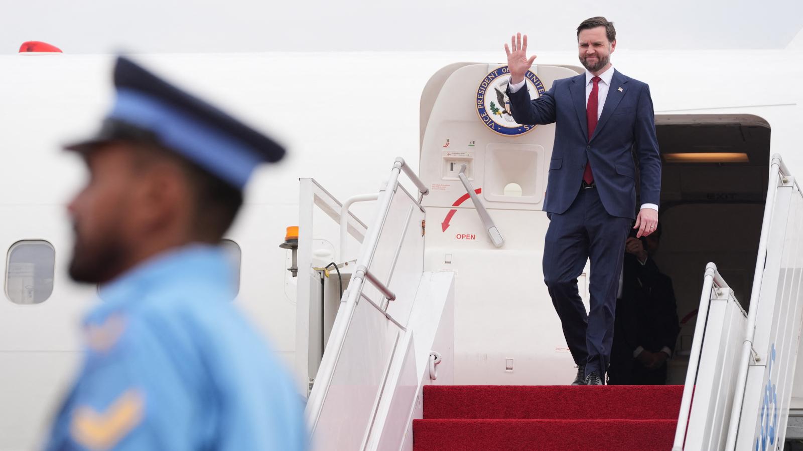 JD Vance amerikai alelnök megérkezik az Irán és az Egyesült Államok közt Iszlámábádban megtartott tárgyalásra április 11-én 