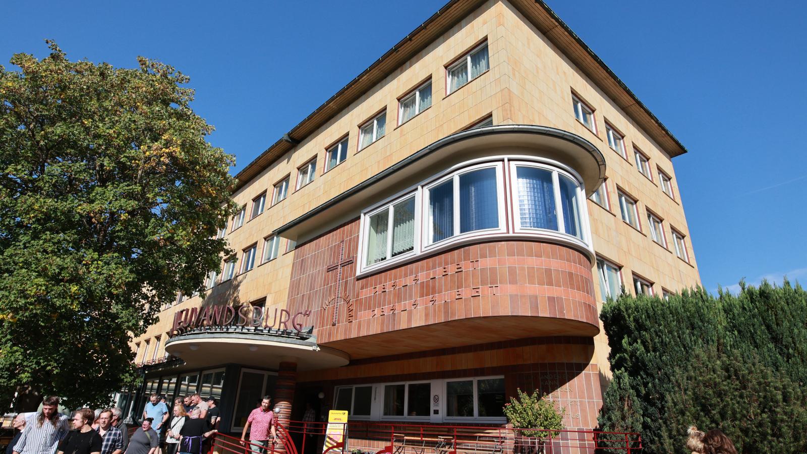 A program egyik legdrámaibb eleme a Bauhaus elleni támadás