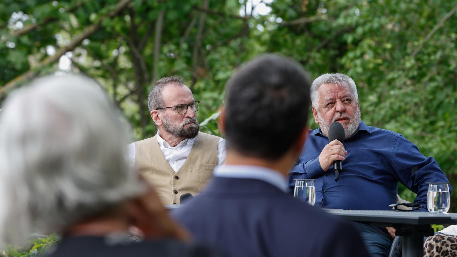 Lánczi András (jobbra) Szájer Józseffel egy 2025. júniusi konferencián