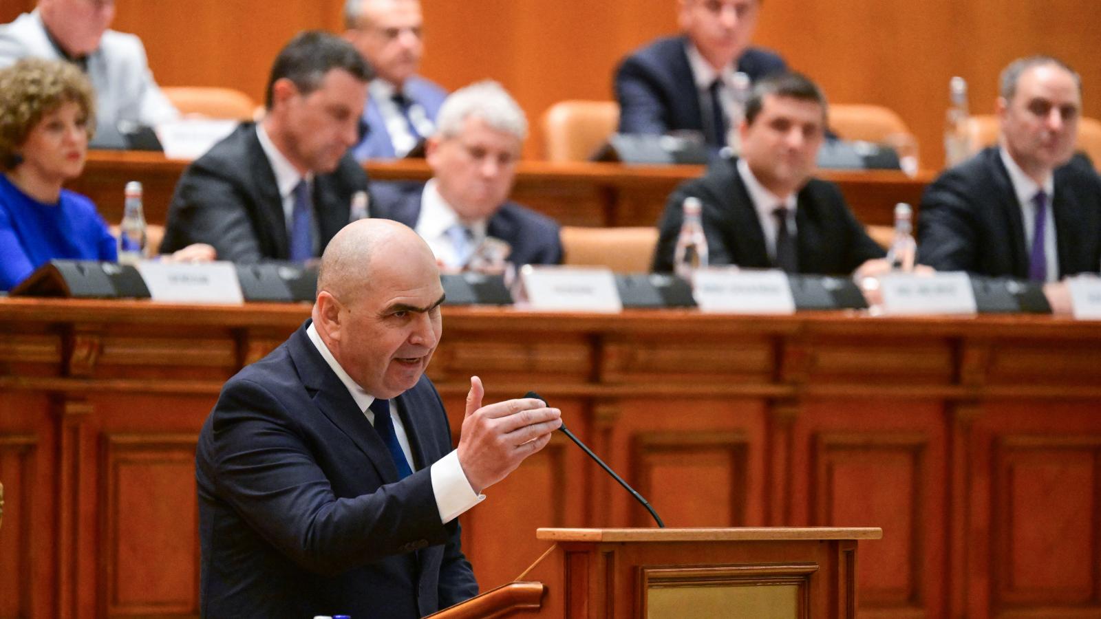 Ilie Bolojan nem akart miniszterelnök lenni, de tavaly júniusban még az ő személyében látták a garanciát a Románia előtt álló kihívások megoldására. A mór megtette kötelességét, a mórnak most mennie kell