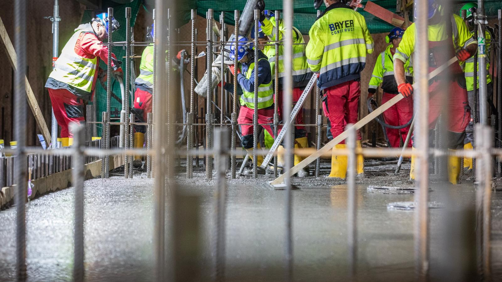 Februárban sokszori időpont-módosítás után megvolt a kivitelezés hivatalos kezdetének számító „első betonöntés”