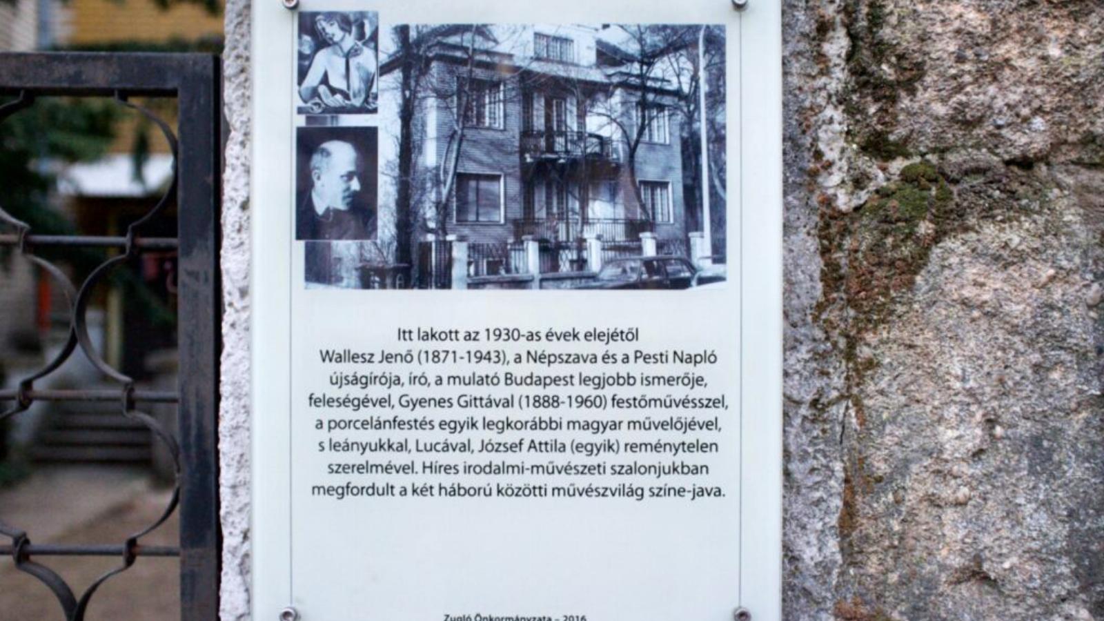 Tábla az Amerikai út 74.-nél: itt élt Wallesz Jenő, a Népszava újságírója