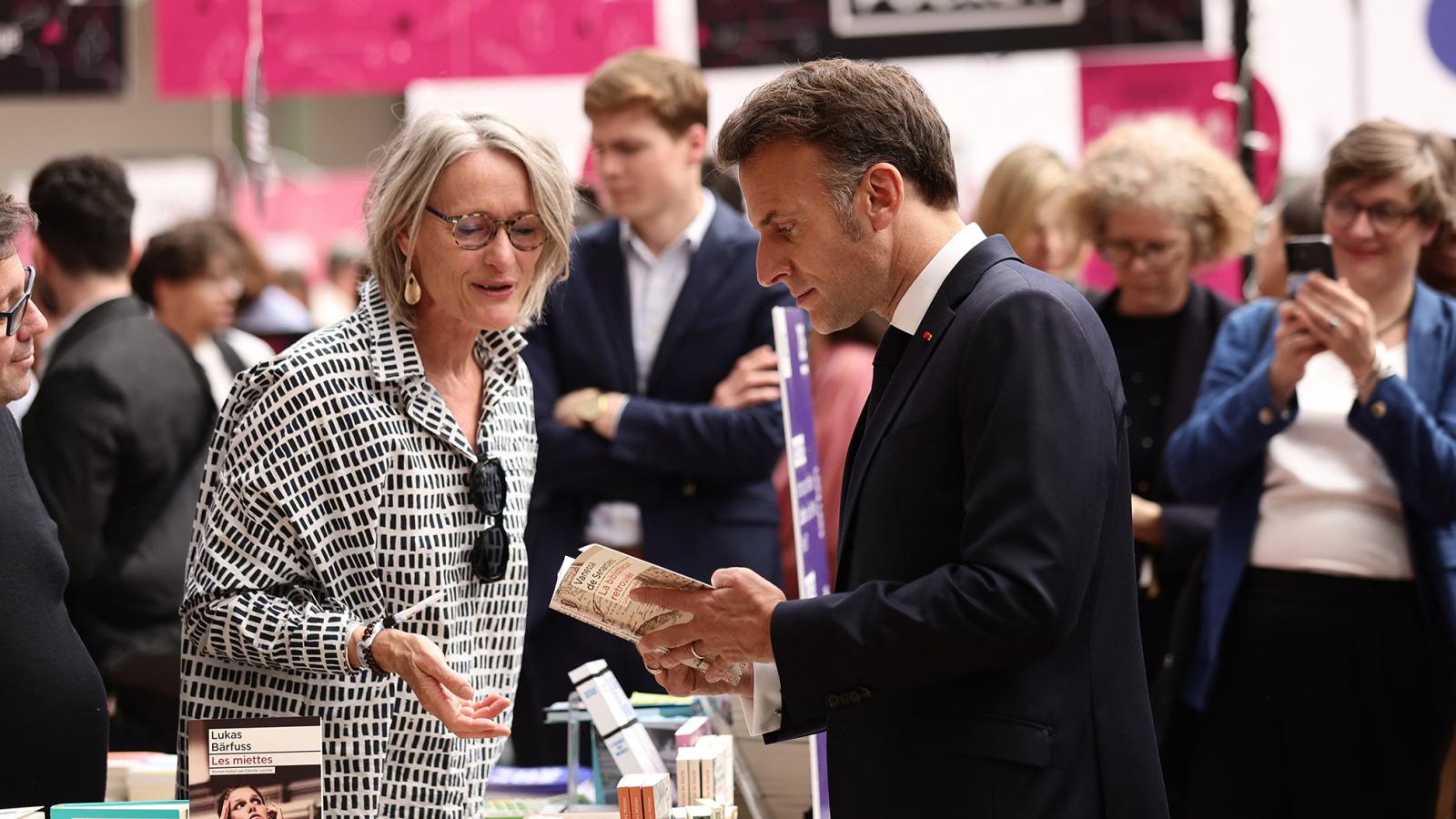 Macron a párizsi könyvfesztiválon a sokszínűség fontosságáról beszélt