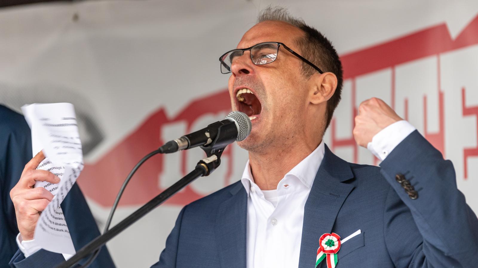 Kovács Gergely az MKKP társelnöke 2025. március 15-én a Szabadság hídon