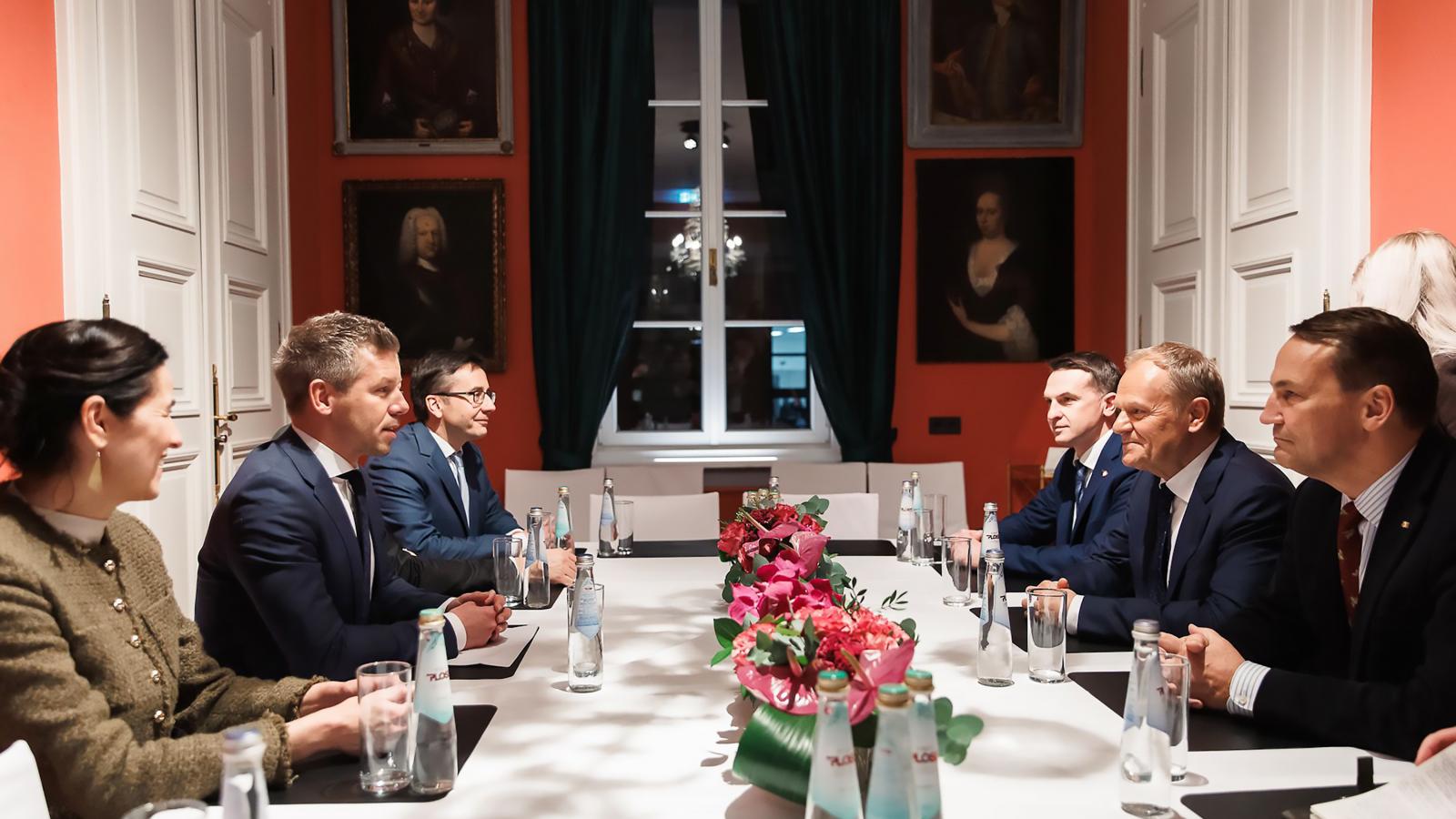 Magyar Péter és Donald Tusk 2026. február 14-én.