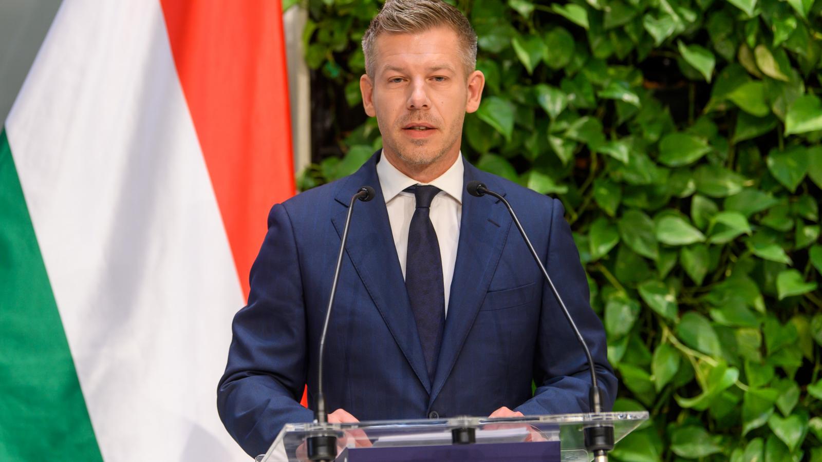 Magyar Péter miniszterelnök rendkívüli sajtótájékoztatót tart a kegyelmi ügyben megismert információkról a Miniszterelnökségen 2026. május 19-én.