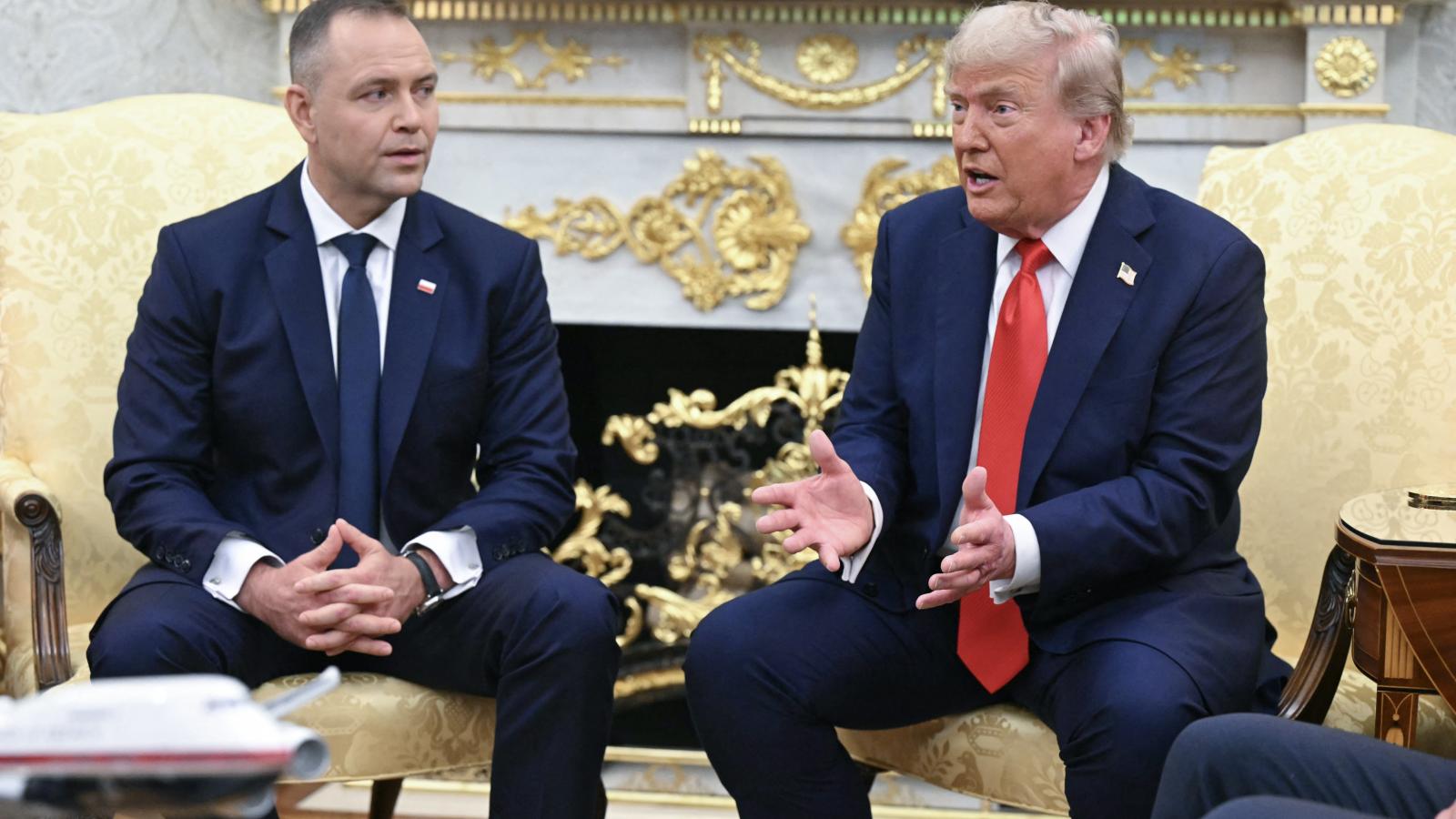 Donald Trump amerikai és Karol Nawrocki lengyel elnök az Ovális Irodában, Washingtonban 2025. szeptember 3-án.