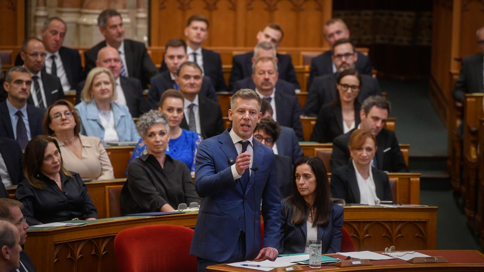 Magyar Péter miniszterelnök felszólal az Országgyűlés plenáris ülésén az Országházban 2026. május 26-án.