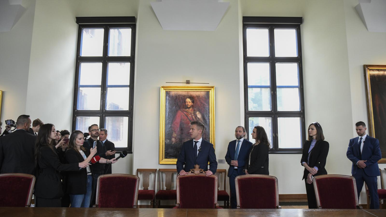 Magyar Péter láthatóvá teszi azt, amit
az előző hatalom szándékosan eltitkolt