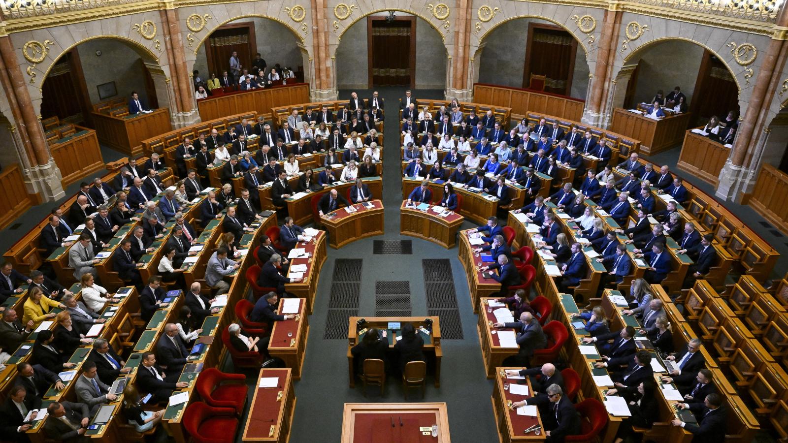Szavaznak a képviselők az Országgyűlés plenáris ülésén 2026. május 26-án