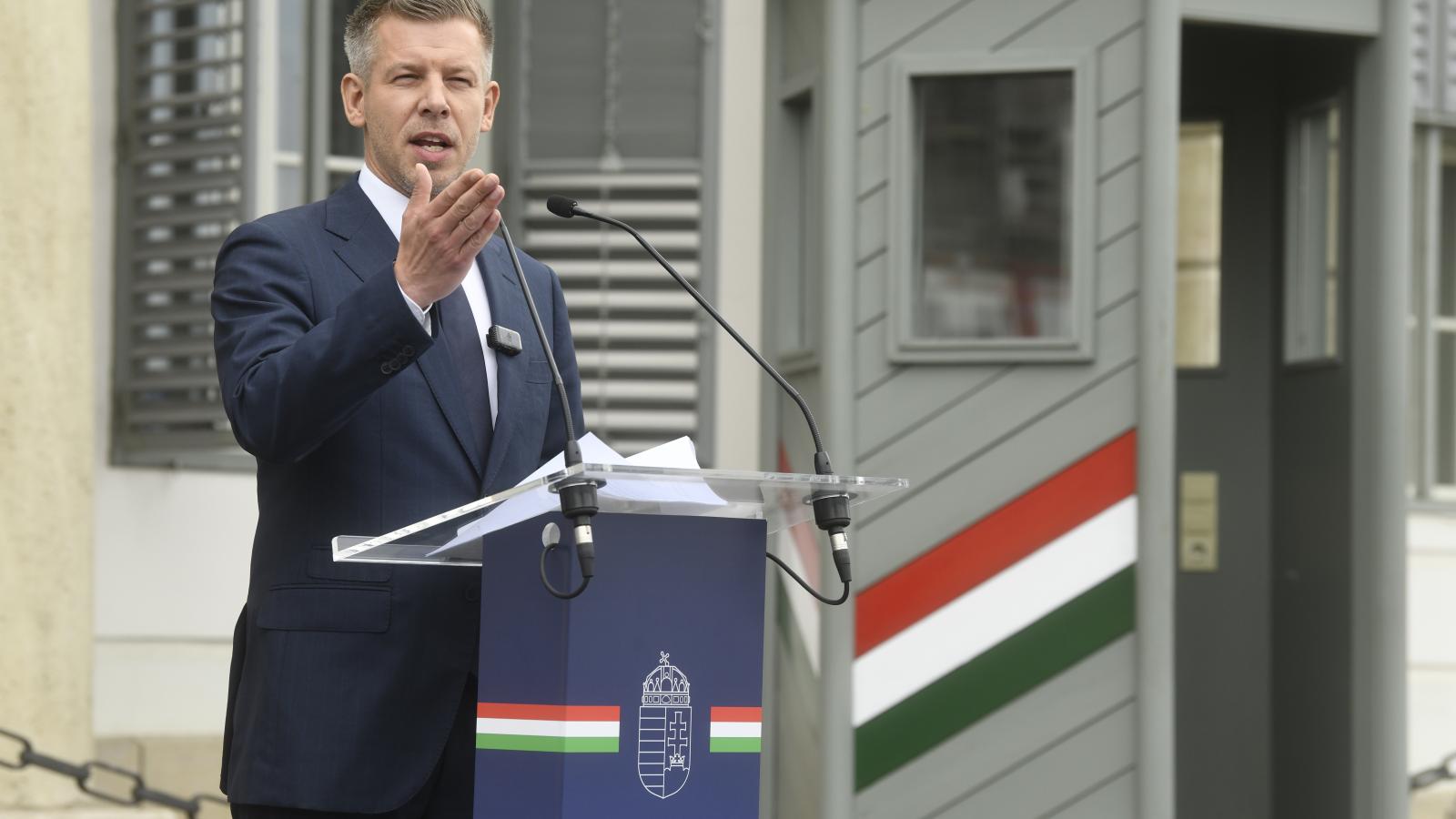 Magyar Péter sajtótájékoztatója a Sándor-palota előtt június 1-jén