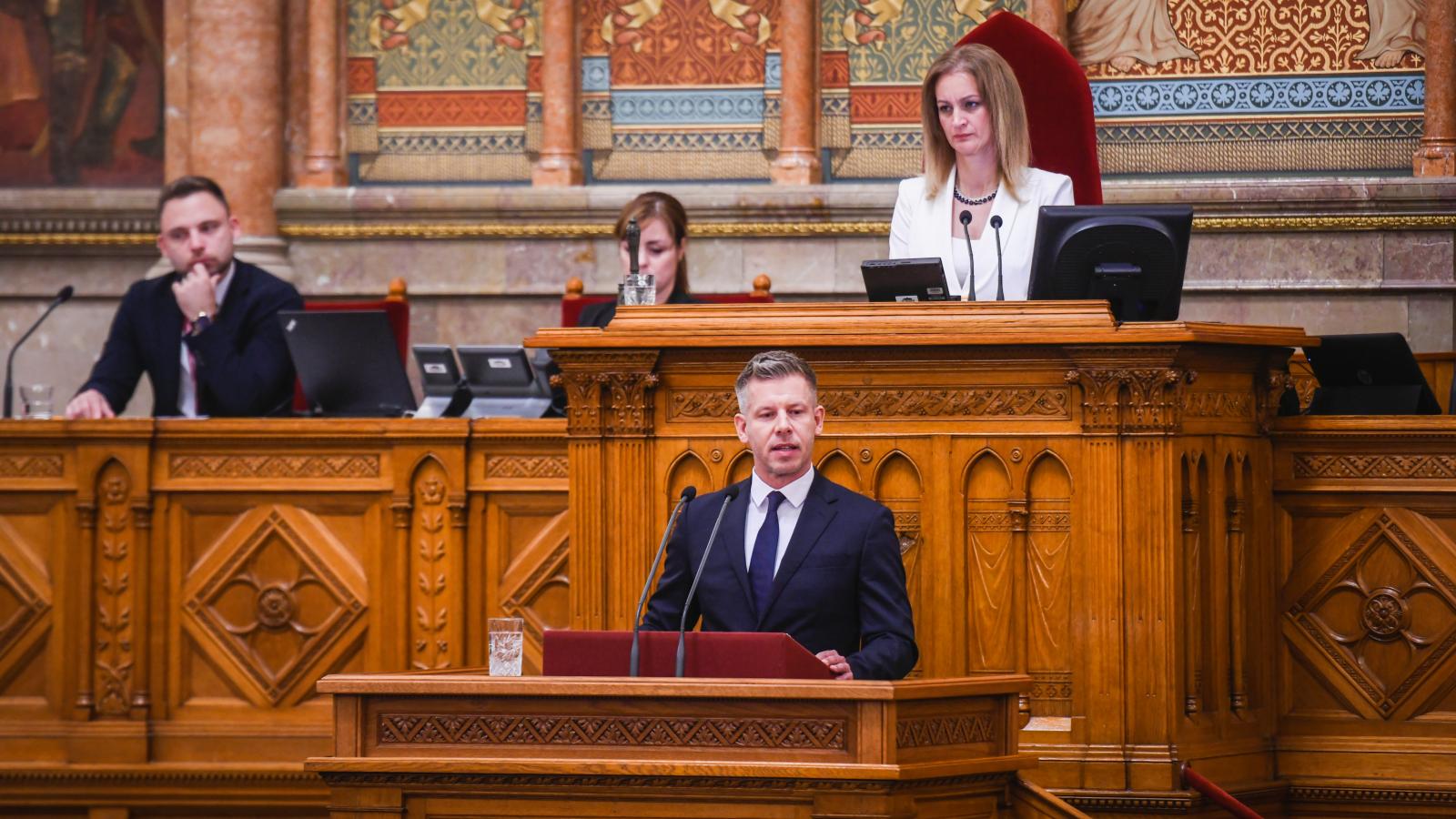 Magyar Péter miniszterelnök napirend elõtt szólal fel az Országgyûlés plenáris ülésén 2026. június 8-án