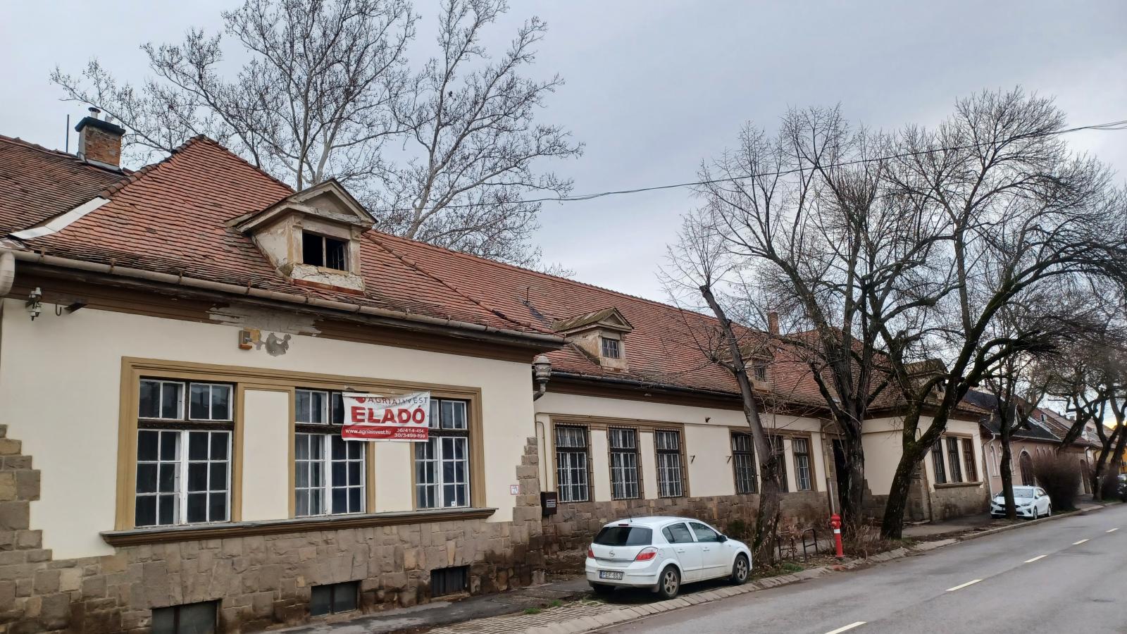 Az 1920-as években épült Maklári úti iskola lebontása irányította újra az építészek figyelmét a folyamatos pusztulásra