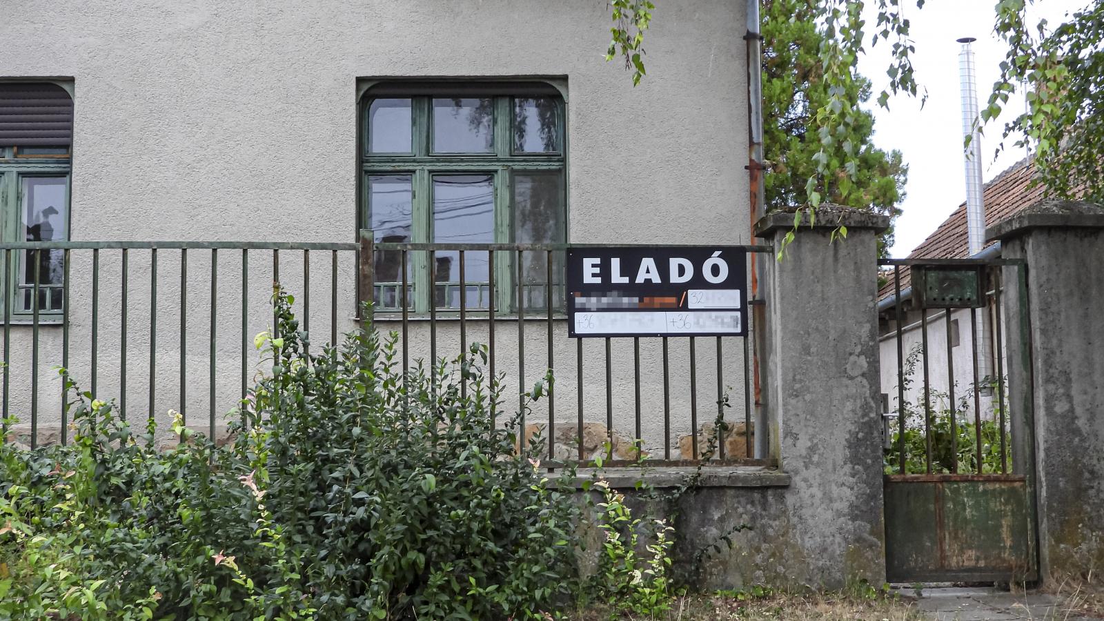 Ez a ház eladó –
amikor meghirdették
volna a
ingatlant eladásra,
a tulajdoni
lapon megjelent
egy bejegyzés
(képünk illusztráció)