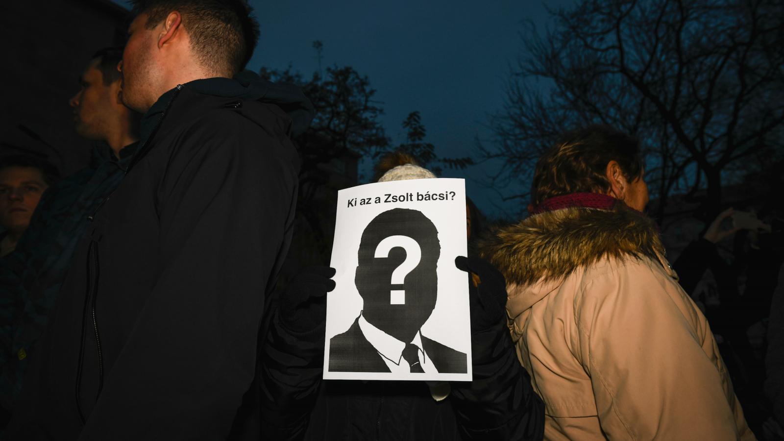Tüntetés tavaly decemberben az azóta bezárt Szőlő utcai javítóintézetnél. Sok még a nyitott kérdés