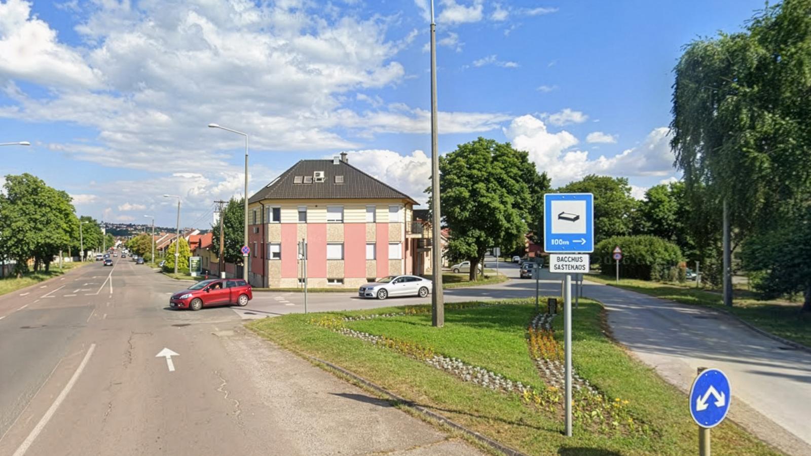 A terület. Ide tervezik a kettős keresztet − nem mindenki örömére