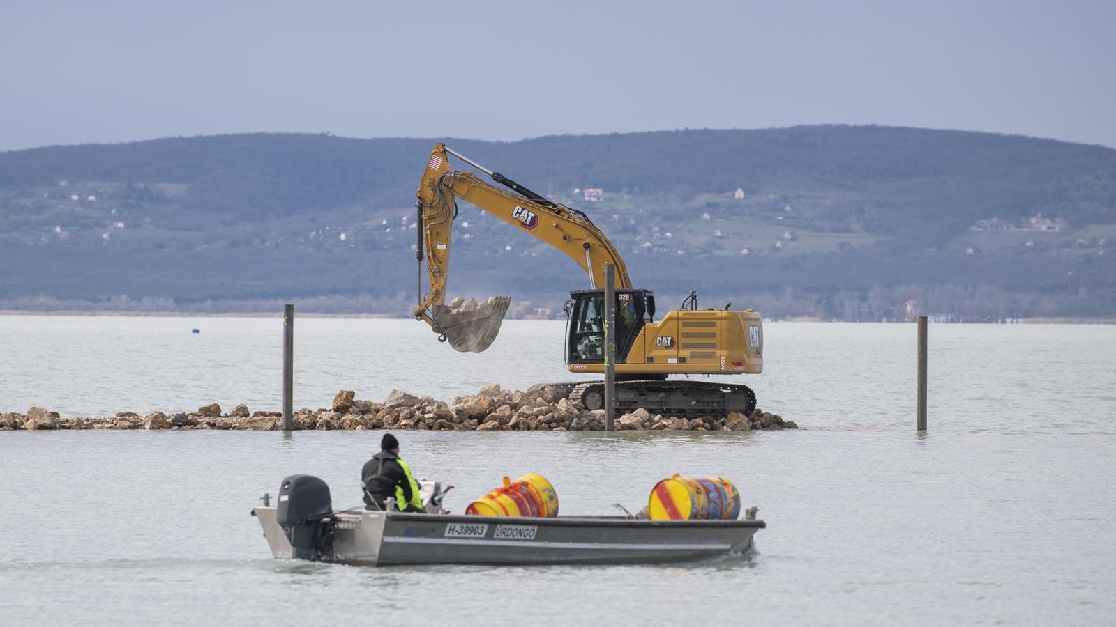 Építik a balatonföldvári kikötőt. Minden pénzt megért