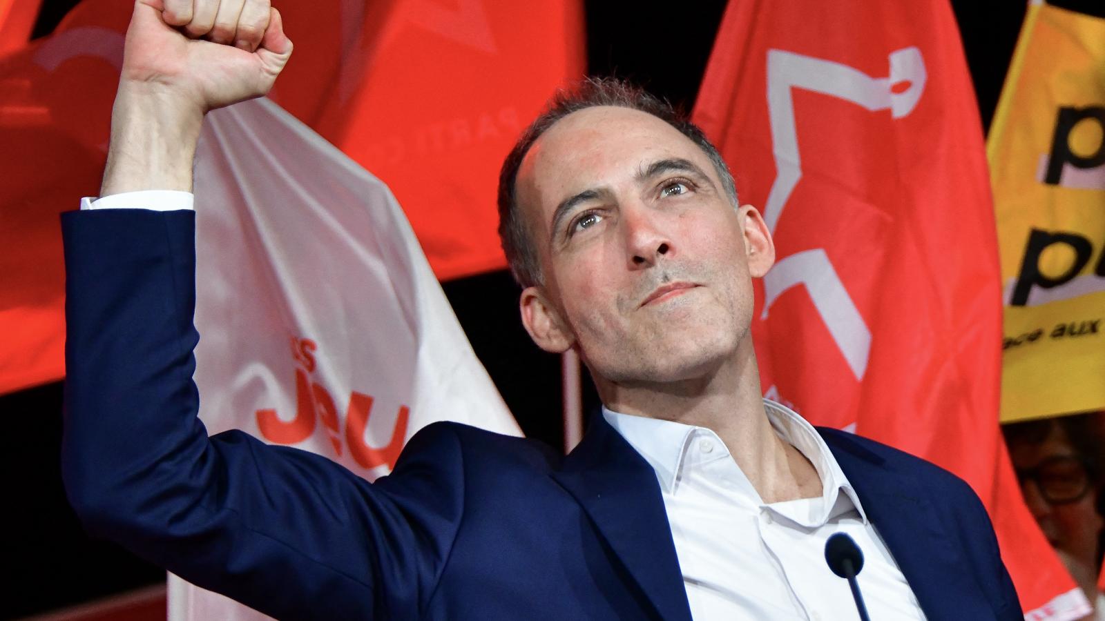 Jelentkezett egy új jelölt. Raphaël Glucksmann – a Köztér (Place Publique) néven ismert törpepárt EP-képviselője – hazafias riadót fúj könyvében, amely elnöki programját tartalmazza