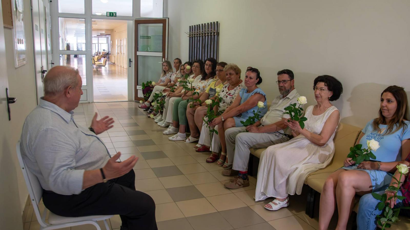 Nagy buli volt Putnokon. Tamás Barnabás polgármester köszönti az egészségügyi dolgozókat