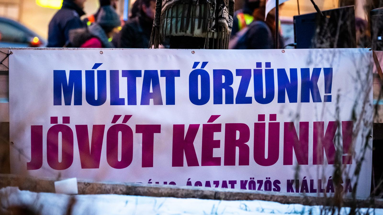 Kiáltás és kiállás a magyar kultúra napján január 22-én - demonstráció a Közgyűjteményi és Közművelődési Dolgozók Szakszervezete szervezésében