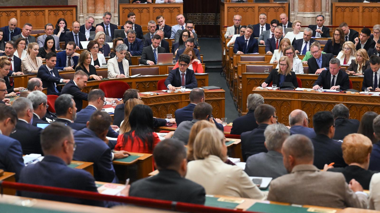Az Országgyűlés rendkívüli ülése 2026. július 7-én
