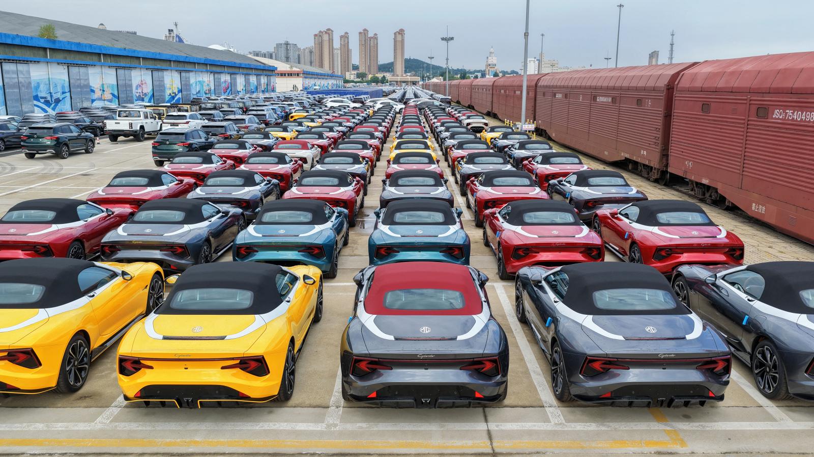 Hatalmas arányban érkezik a keleti import, miközben az európaiak egyre kevesebb terméket tudnak ott eladni