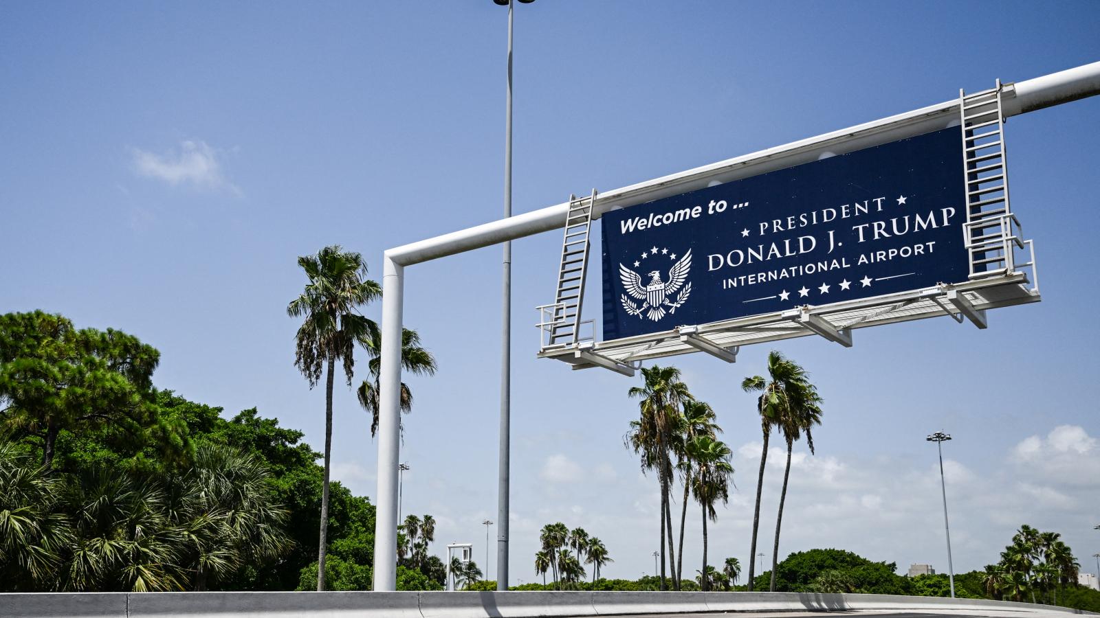Csütörtöktől Donald Trump nevét viseli a floridai Palm Beach nemzetközi repülőtere