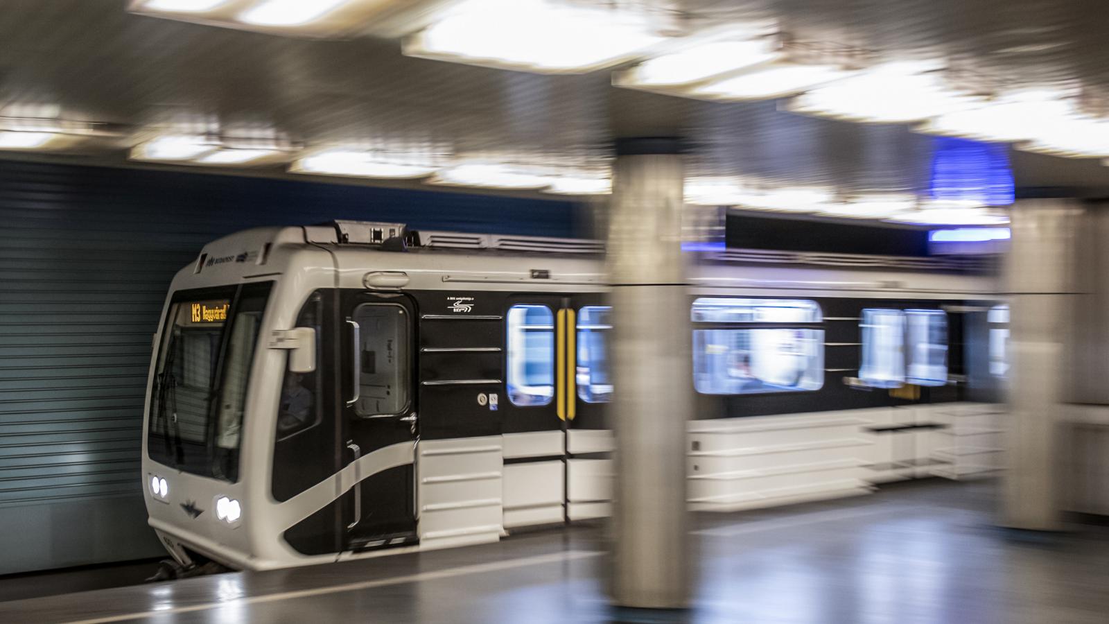 Már az első tárgyalási napon órákon át sorolták a metrókocsik hibáit a gyorsan kopó gömbtányértól a csúszásgátló rendszer hibáján, a 180 kilós invertereket tartószerkezetén lévő repedéseken át a korrózióig