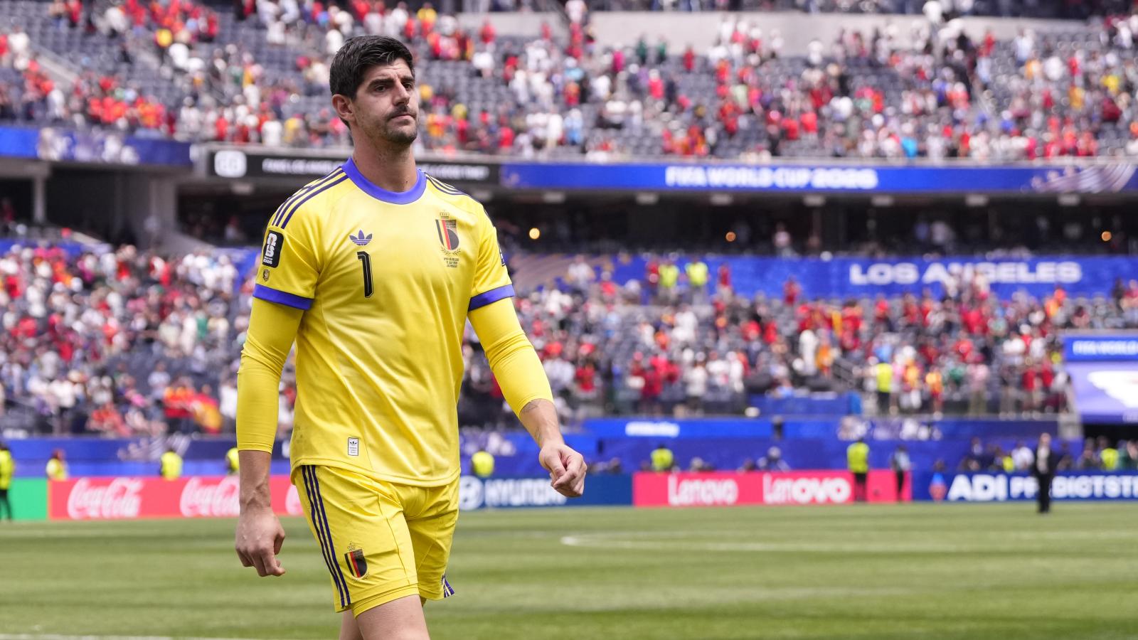Thibaut Courtois megsérült, a helyére állt kapus viszont lyukas kezű volt, Belgium kiesett