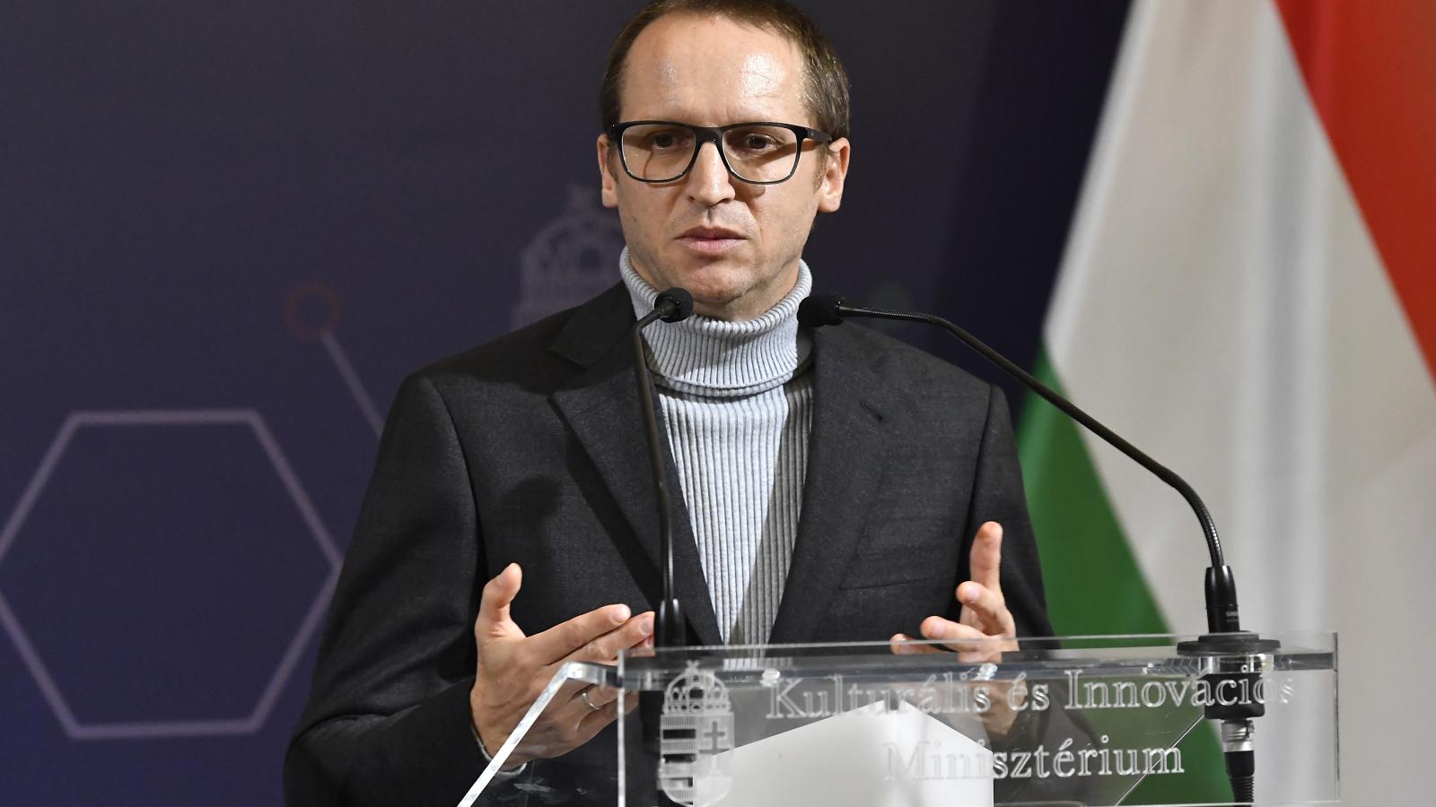Demeter Szilárd a Petőfi Kulturális Ügynökség éléről távozva megjegyezte, a Magyar Kultúráért Alapítvány élén addig maradna, amíg az meg nem szűnik. Egyelőre hivatalos lemondását nem jelentette be.