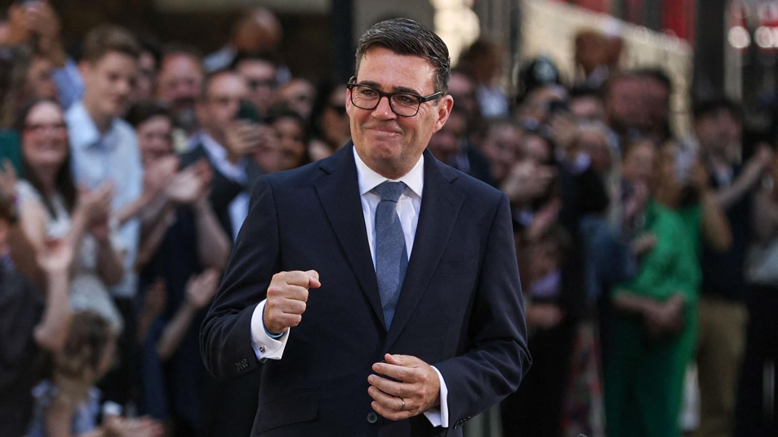 Andy Burnham általánosságokat tartalmazó felszólalásában többször is visszatért a nemzedéke által elkövetett hibákra