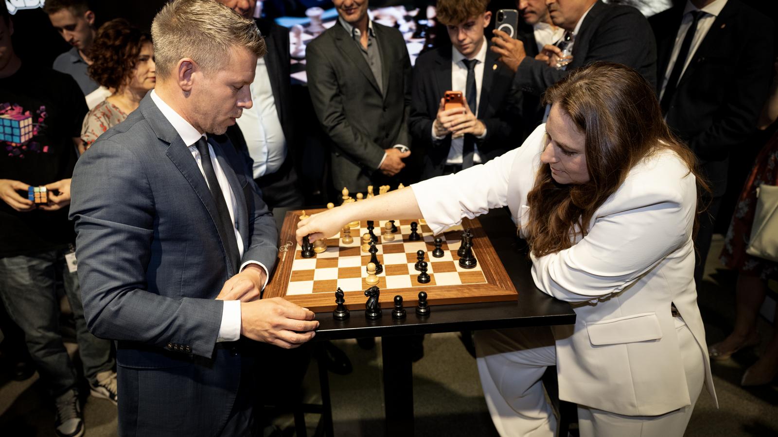 Polgár Judit és Magyar Péter sakkjátszmája
