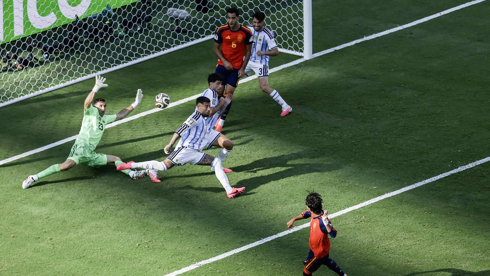 Ferran Torres mindent eldöntő gólja is felkerült a tizenkettes listára
