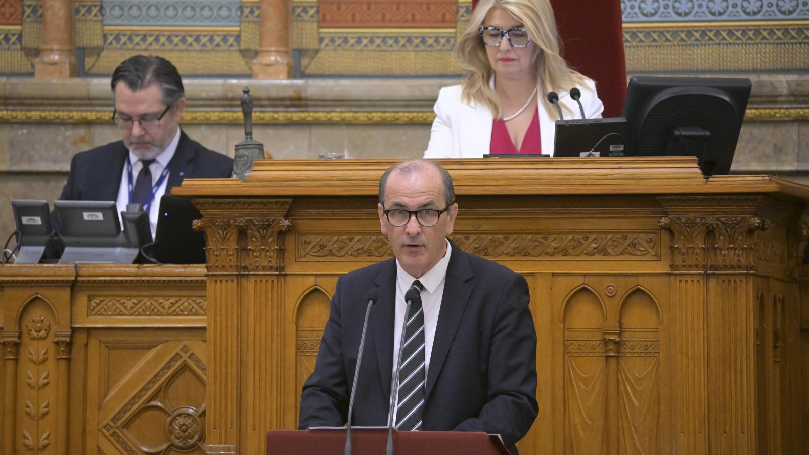 Hegedűs Zsolt napirend előtt felszólal az Országgyűlés rendkívüli ülésén július 28-án 