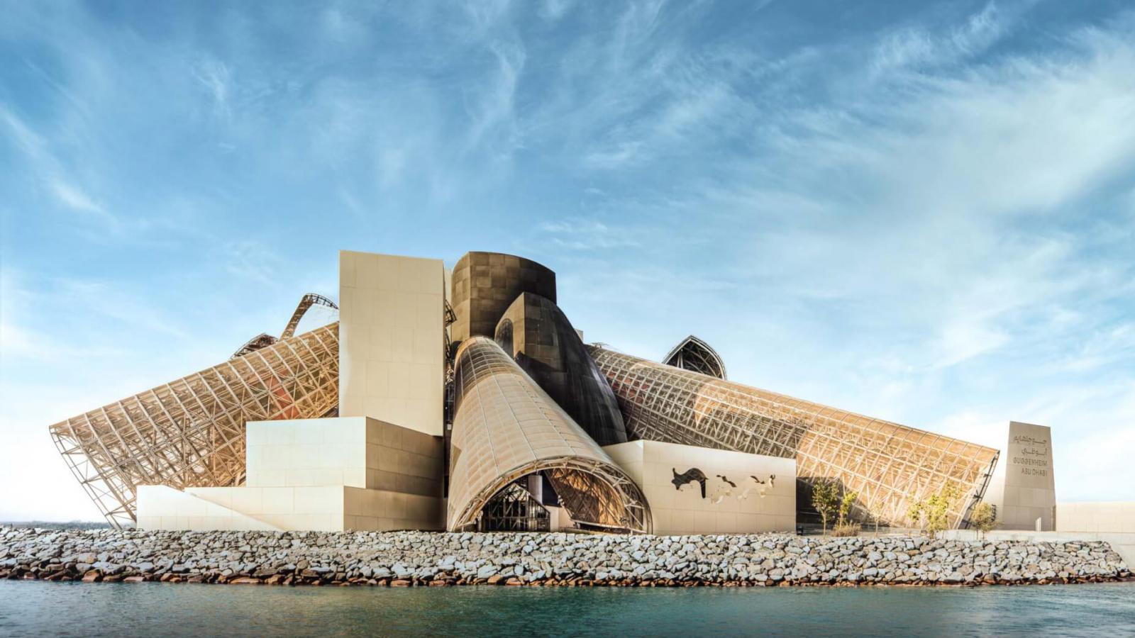 Az Abu Dhabi-i Guggenheim Múzeum modern és kortárs művészeti alkotásokat lehet megtekinteni mintegy 125 000 négyzetméteren