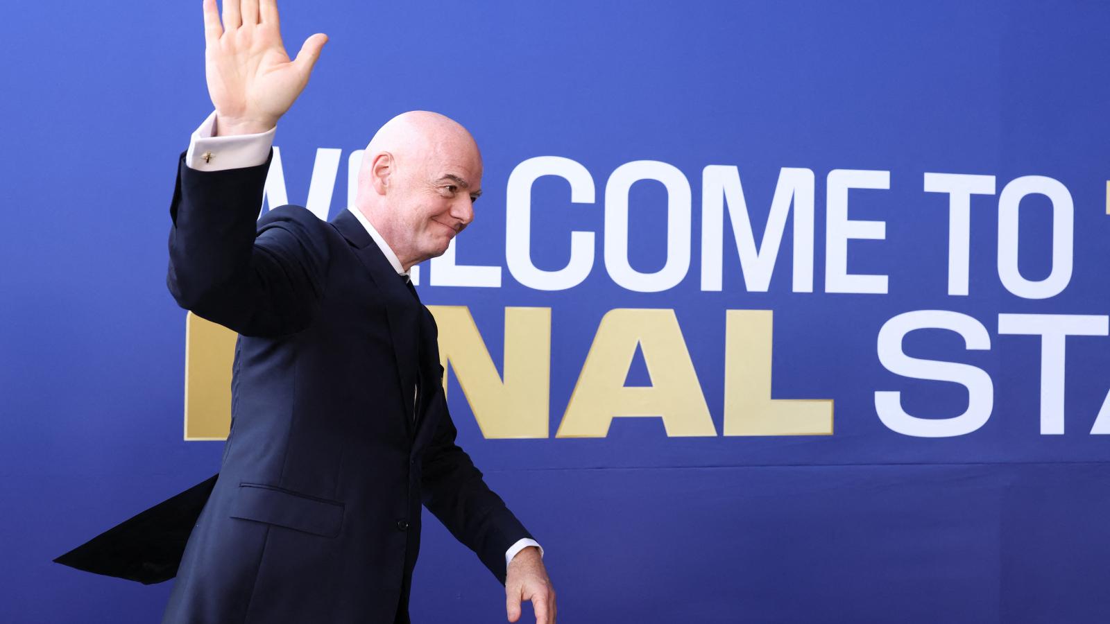 Gianni Infantino, a FIFA elnöke, ha így folytatja, a nemzetközi labdarúgás történetének egyik legnépszerűtlenebb figurájává válik